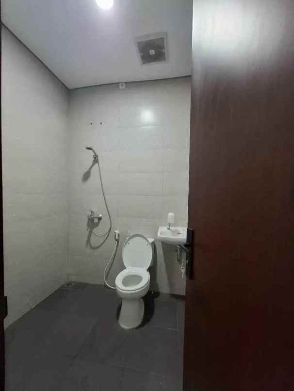 dijual rumah cinere depok