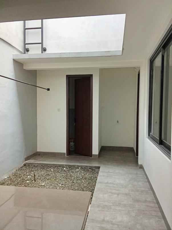 dijual rumah cinere depok