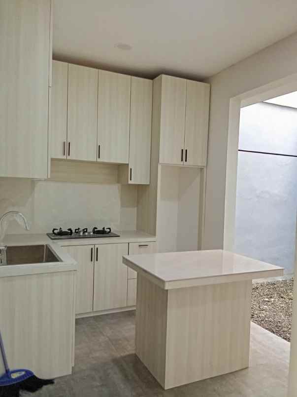 dijual rumah cinere depok