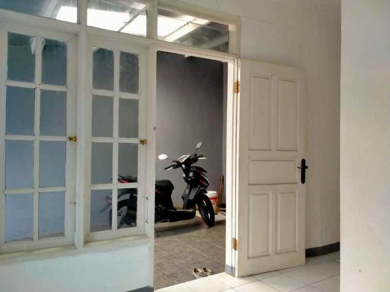 dijual rumah cipageran