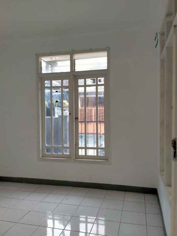 dijual rumah cipageran