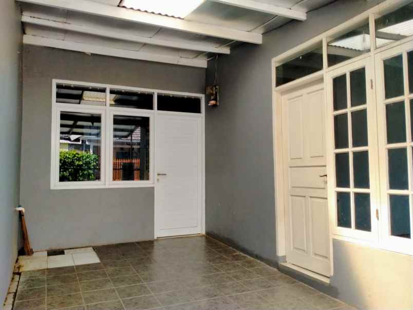dijual rumah cipageran