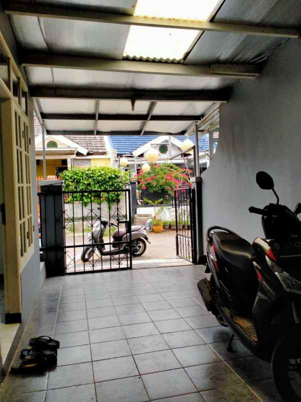 dijual rumah cipageran