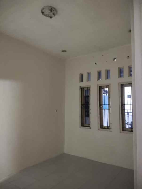 dijual rumah cipedak