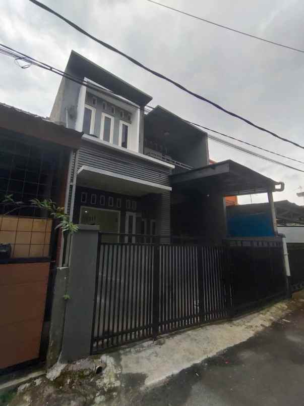 dijual rumah cipedak