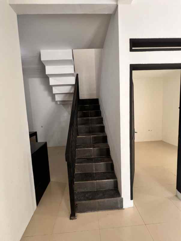 dijual rumah cisaranten kulon