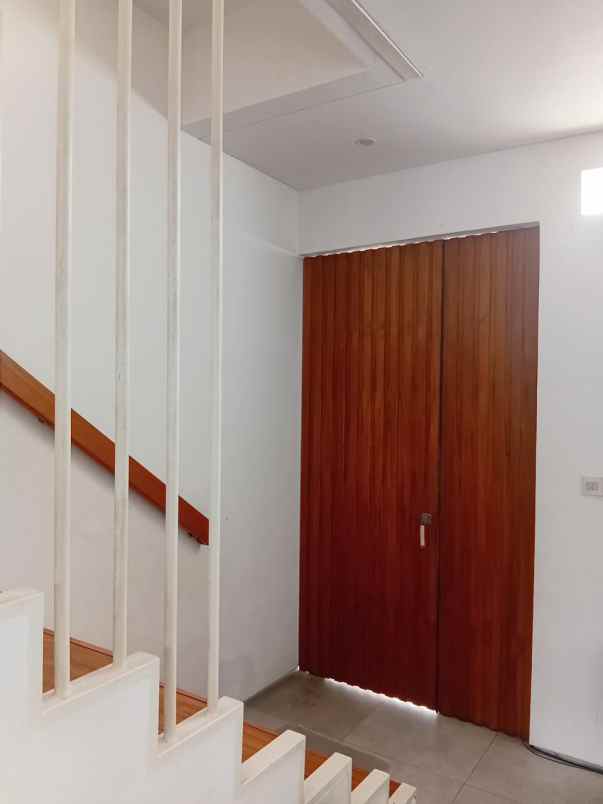 dijual rumah cisaranten kulon arcamanik