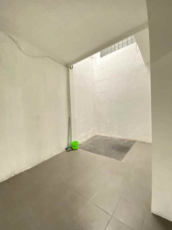 dijual rumah cluster antapani regency