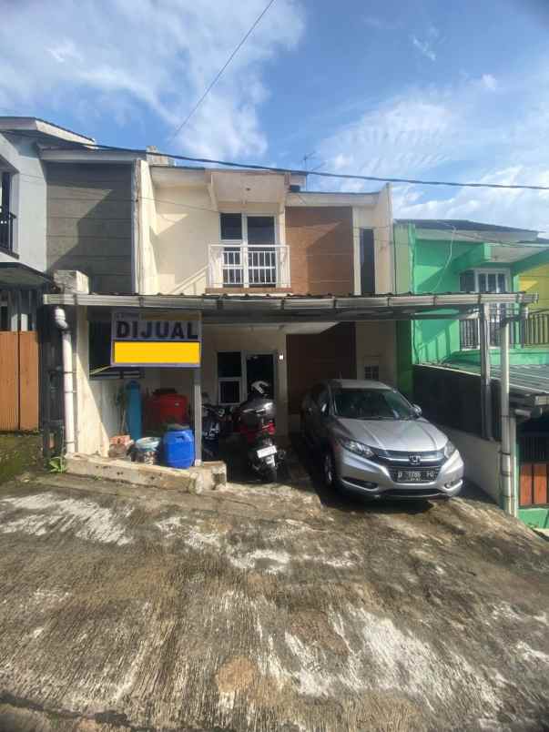 dijual rumah cluster mega regency