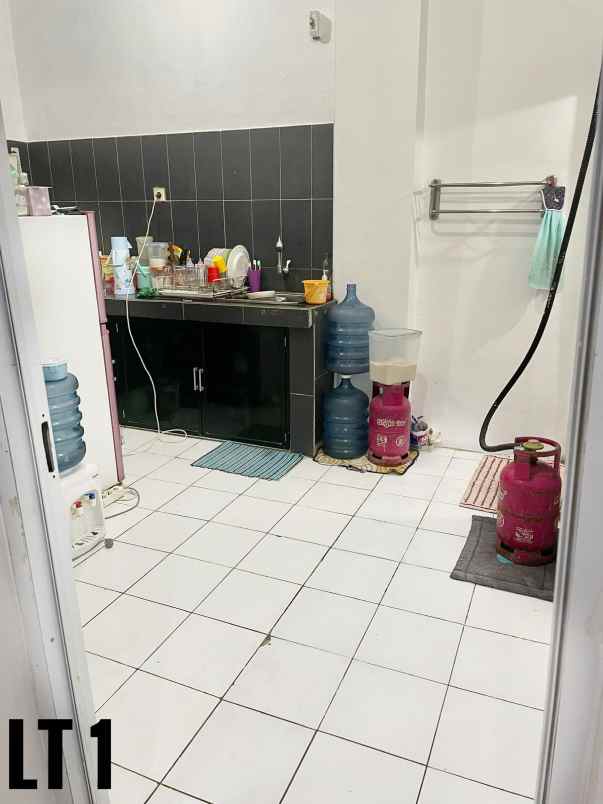 dijual rumah cluster mega regency