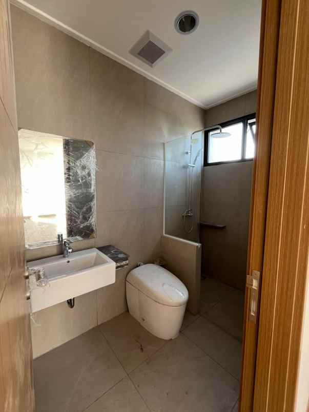 dijual rumah cluster okinawa pik2