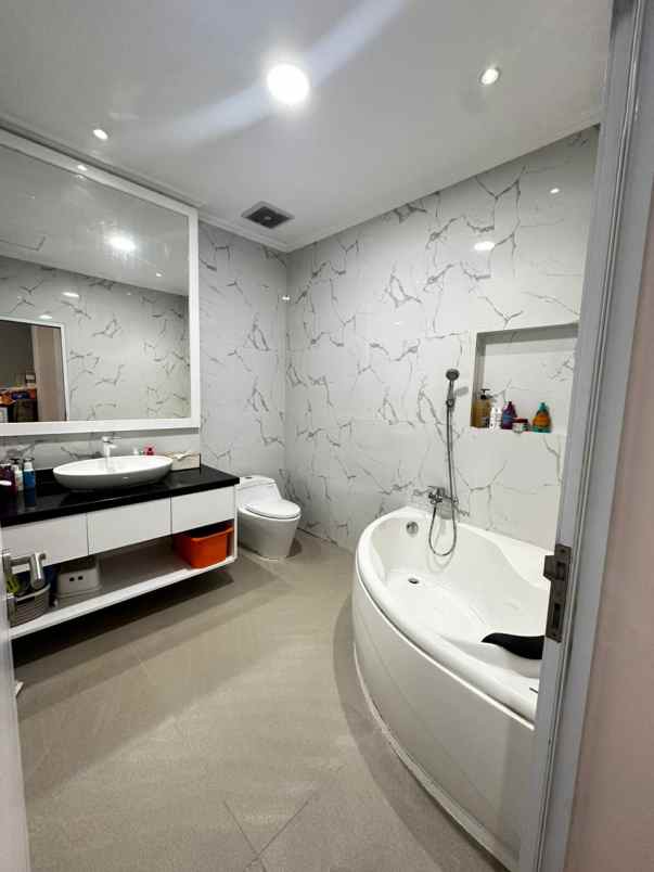 dijual rumah cluster serenade gading