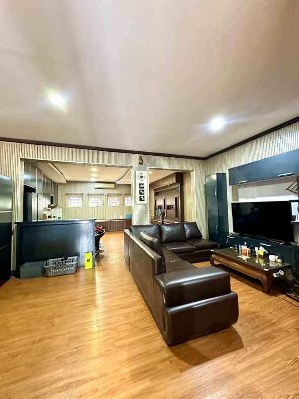 dijual rumah cluster syailendra grand