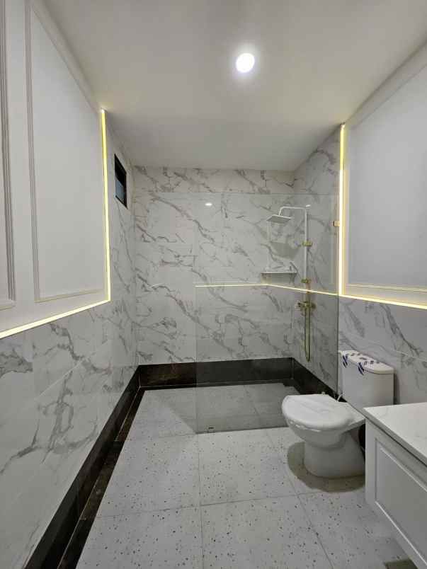 dijual rumah cluster thames jgc jakarta