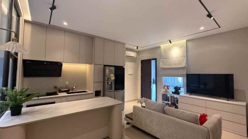 dijual rumah cluster viola summarecon