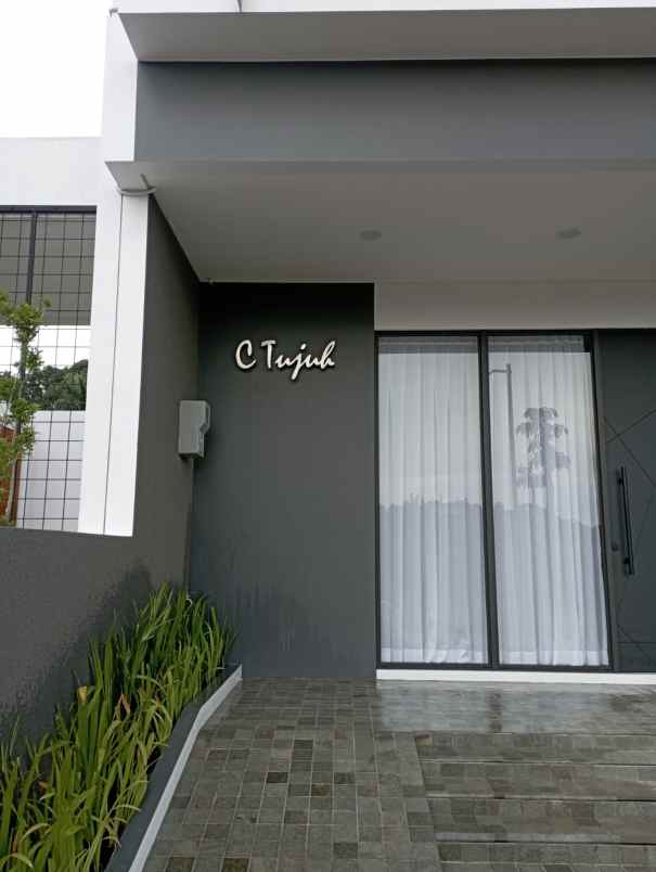 dijual rumah dago
