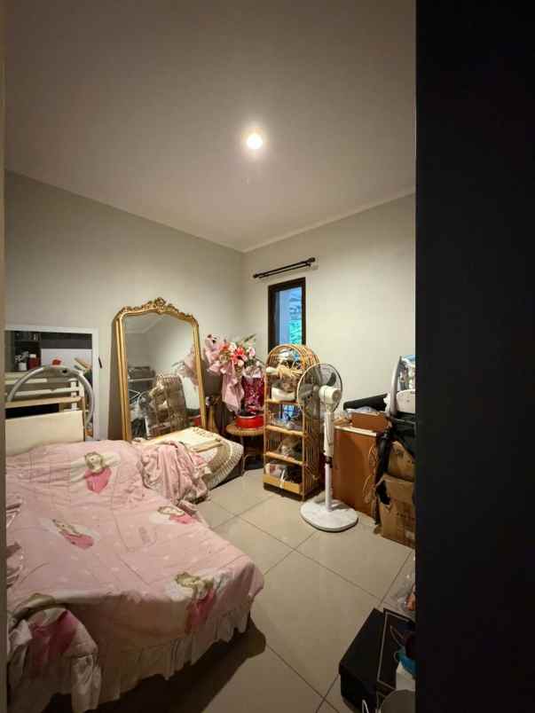 dijual rumah dekat mall di burgundy summarecon bekasi