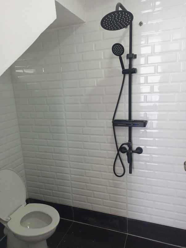 dijual rumah depan gedung baru dprd