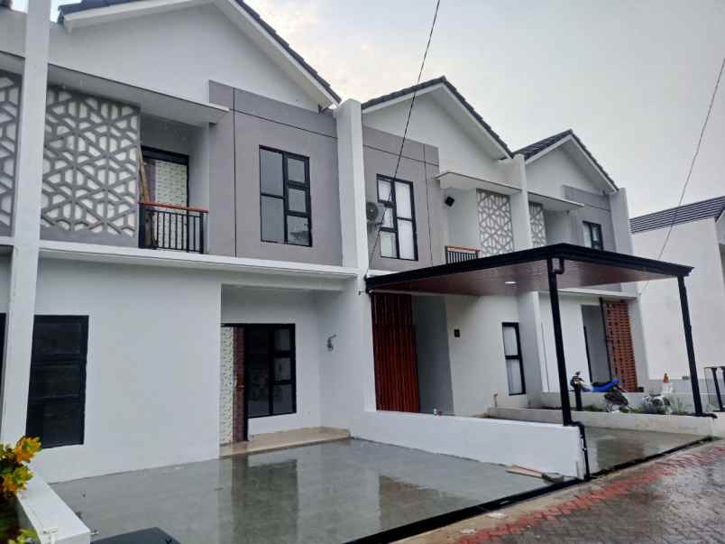 dijual rumah depan gedung baru dprd