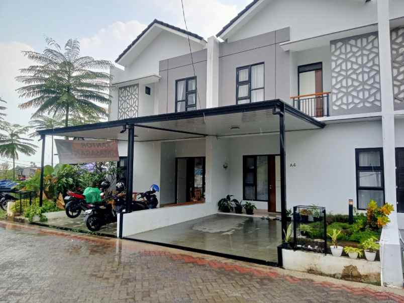 dijual rumah depan gedung baru dprd