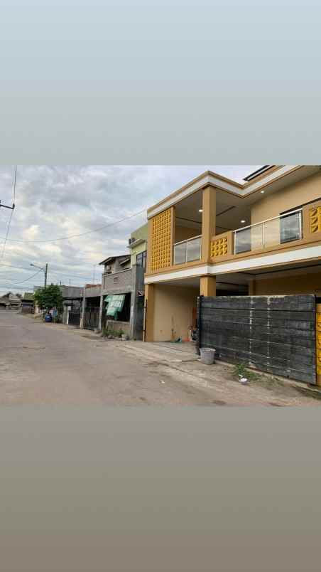 dijual rumah depan pt pupuk kujang cikampek