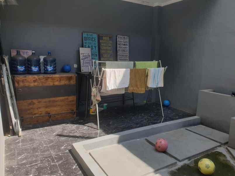 dijual rumah depan pt pupuk kujang cikampek