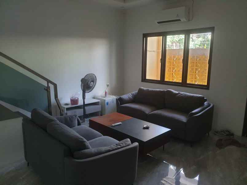 dijual rumah depan pt pupuk kujang cikampek