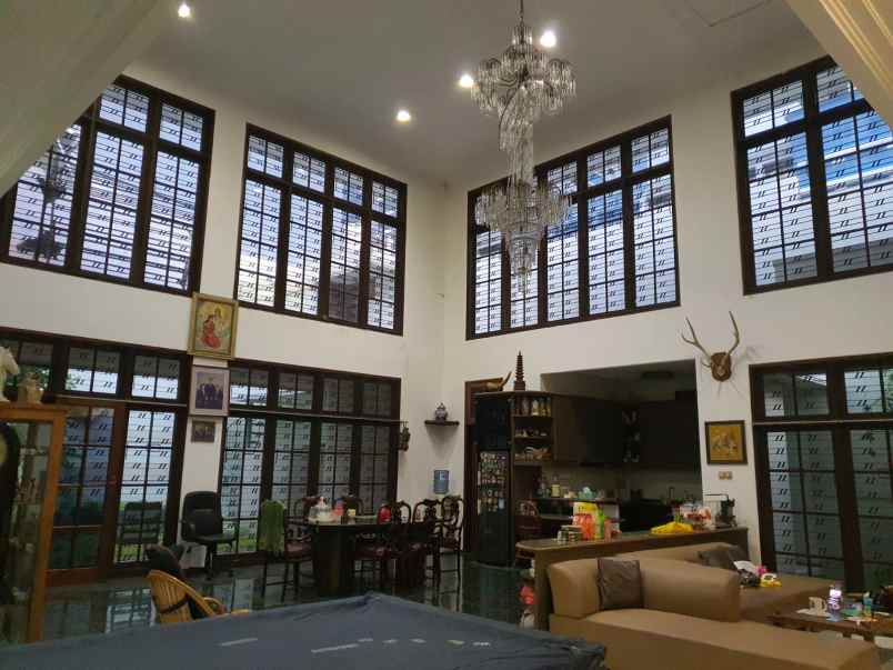 dijual rumah dharmahusada indah