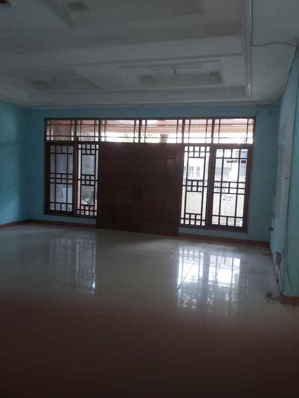dijual rumah di area tomang