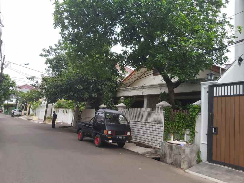 dijual rumah di area tomang