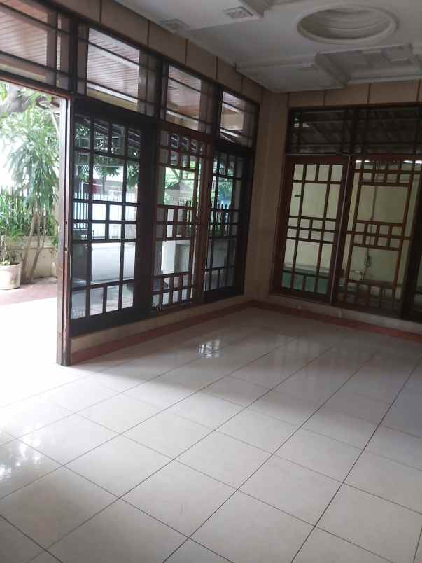dijual rumah di area tomang