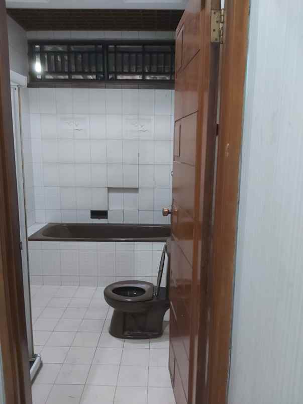 dijual rumah di area tomang