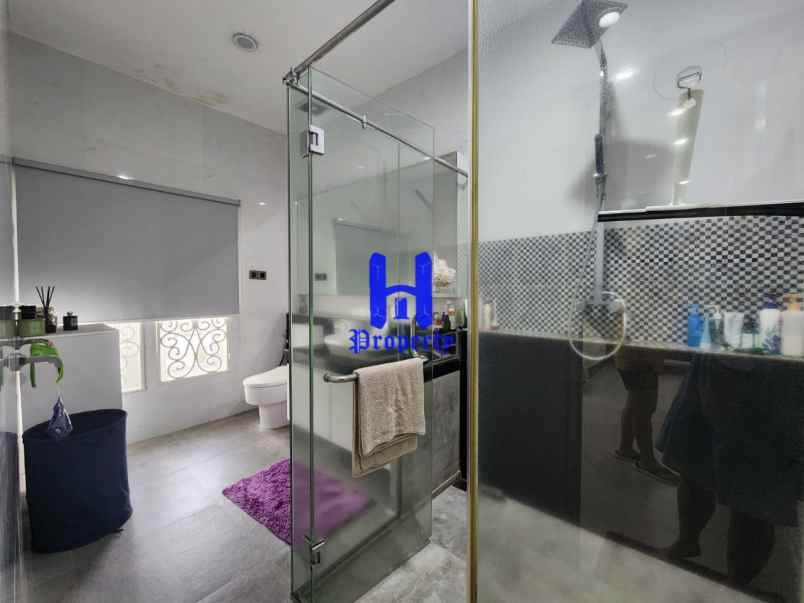 dijual rumah di jalan panglima nyak makam medan