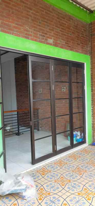 dijual rumah di kutisari indah utara