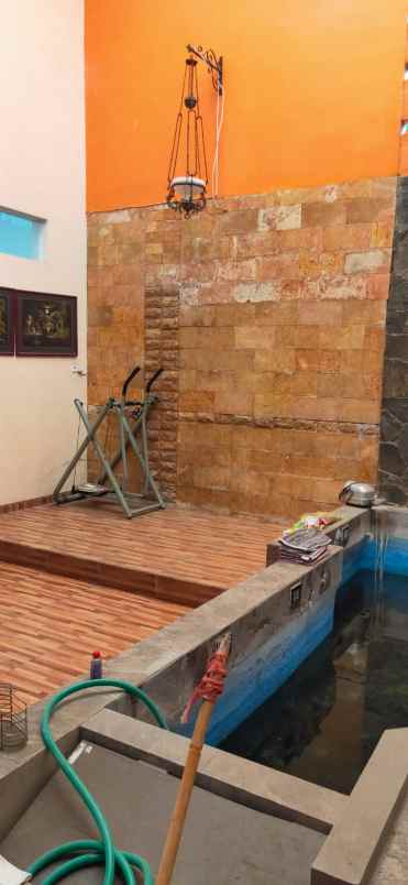 dijual rumah di kutisari indah utara