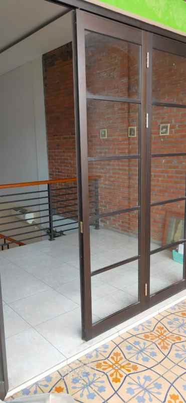 dijual rumah di kutisari indah utara