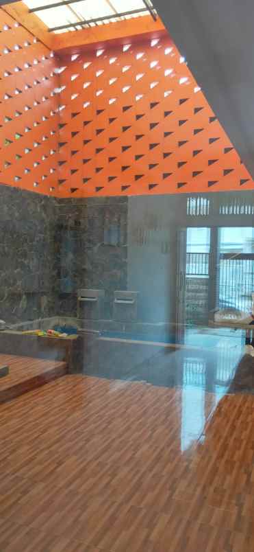 dijual rumah di kutisari indah utara