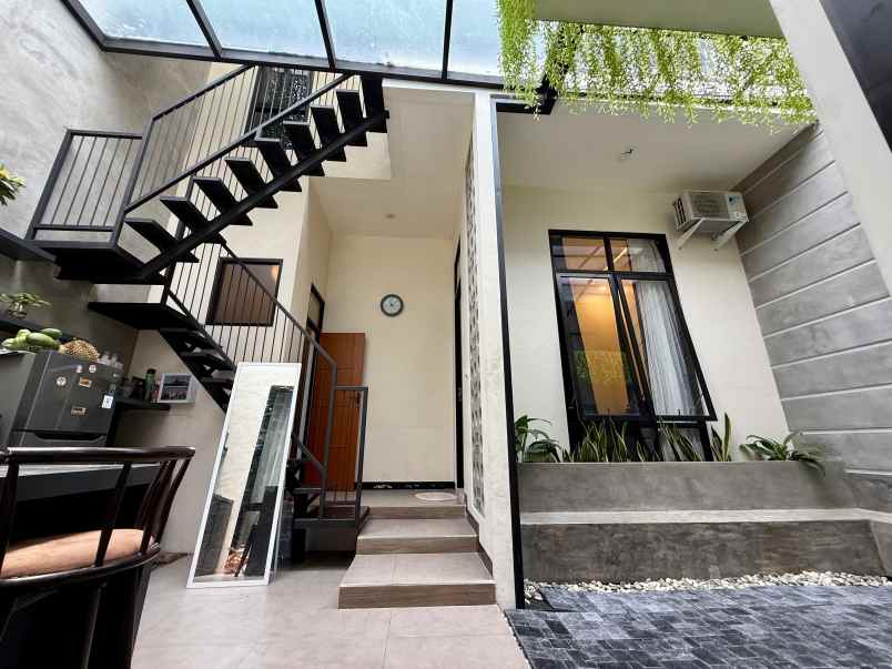 dijual rumah eksklusif lokasi araya malang