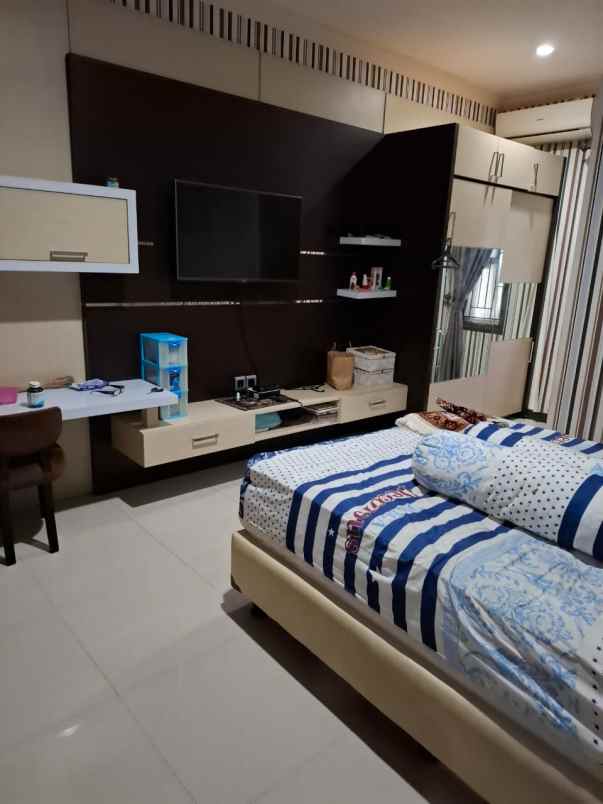 dijual rumah full furnish di legenda wisata
