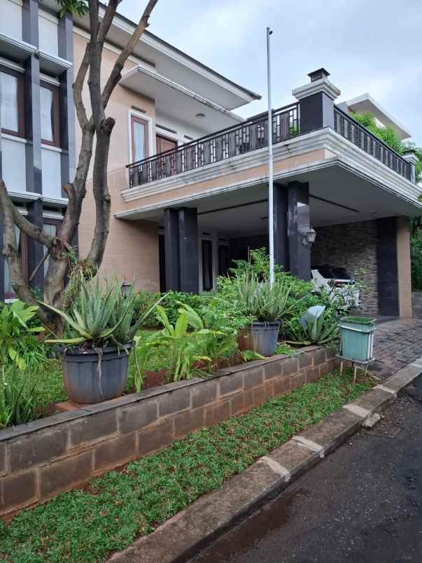 dijual rumah full furnish di legenda wisata