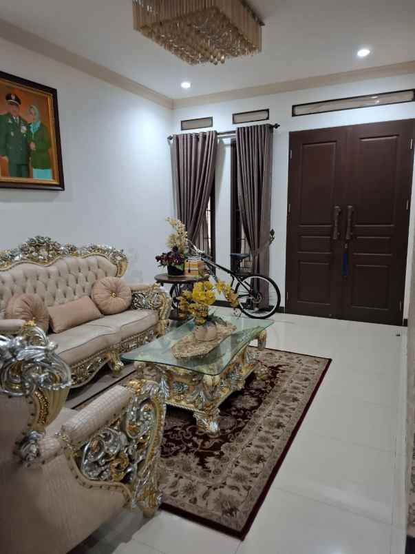 dijual rumah full furnish di legenda wisata