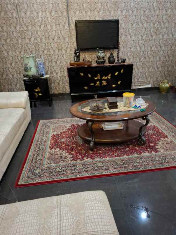 dijual rumah full furnish di legenda wisata