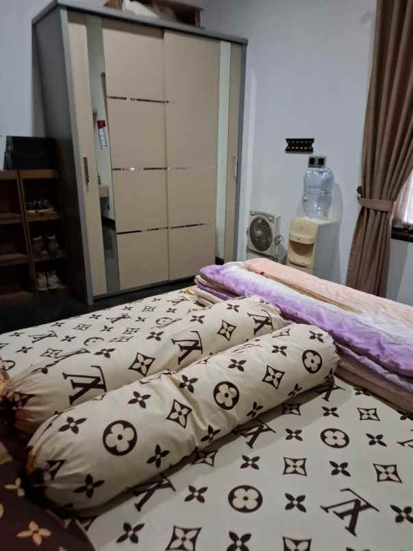 dijual rumah full furnish di legenda wisata