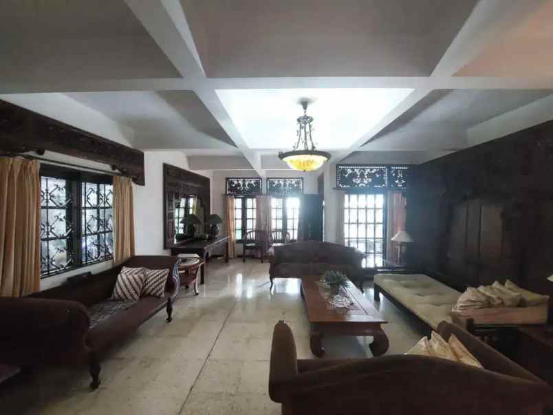 dijual rumah gedung sucofindo jln raya