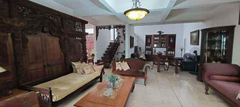 dijual rumah gedung sucofindo jln raya