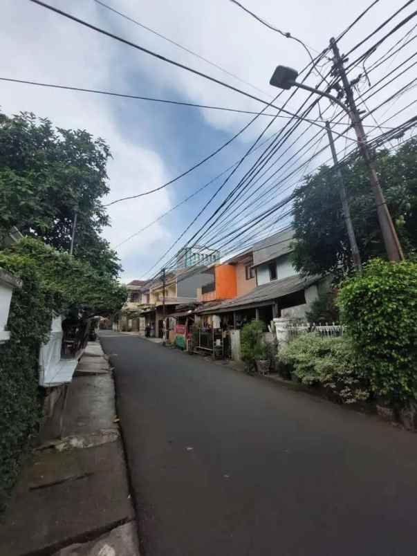 dijual rumah gedung sucofindo jln raya