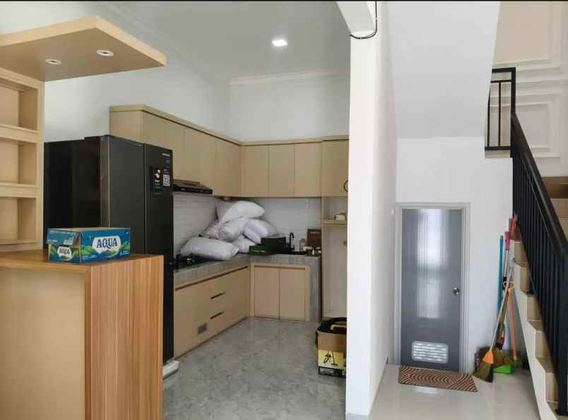 dijual rumah grafika raya