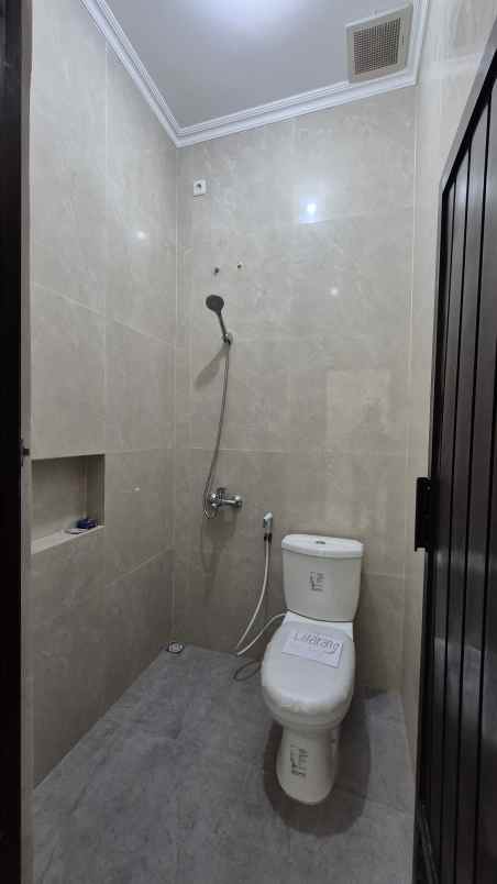 dijual rumah grand semanggi