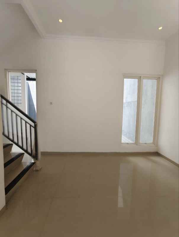 dijual rumah green semanggi wonorejo