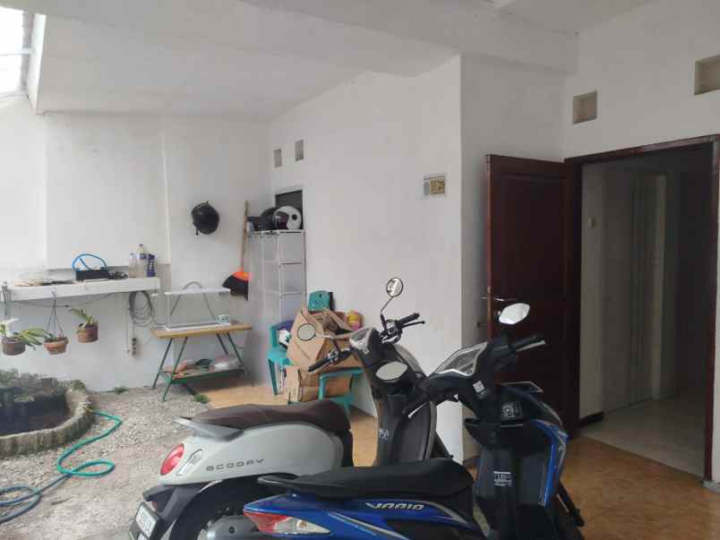 dijual rumah griya kebraon